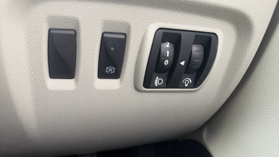 Renault Captur 0.9 TCE 90 GT Line 5dr Petrol Hatchback - Image 26