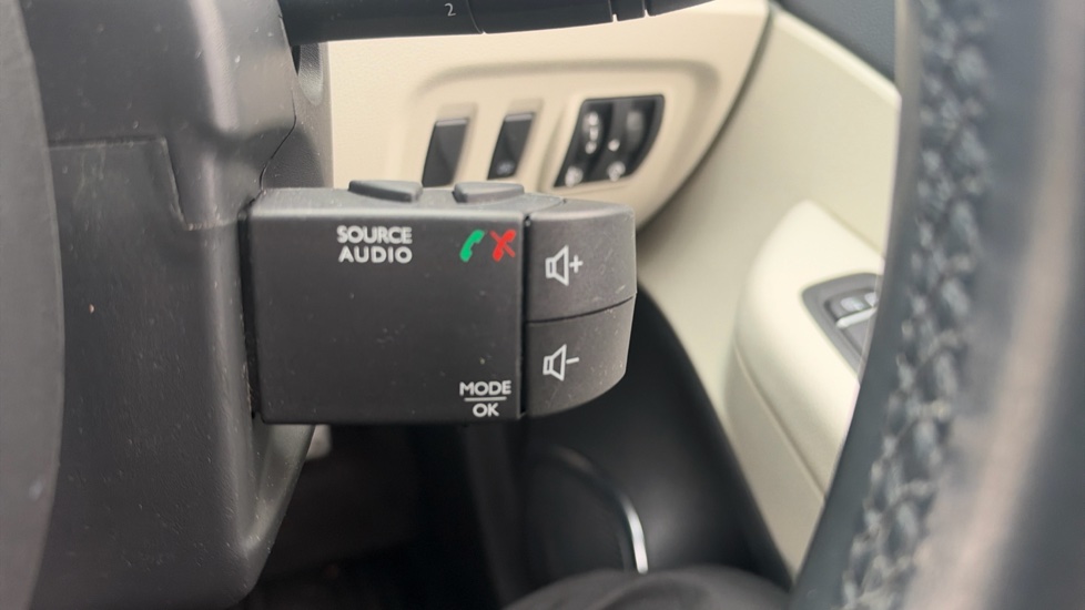 Renault Captur 0.9 TCE 90 GT Line 5dr Petrol Hatchback - Image 35