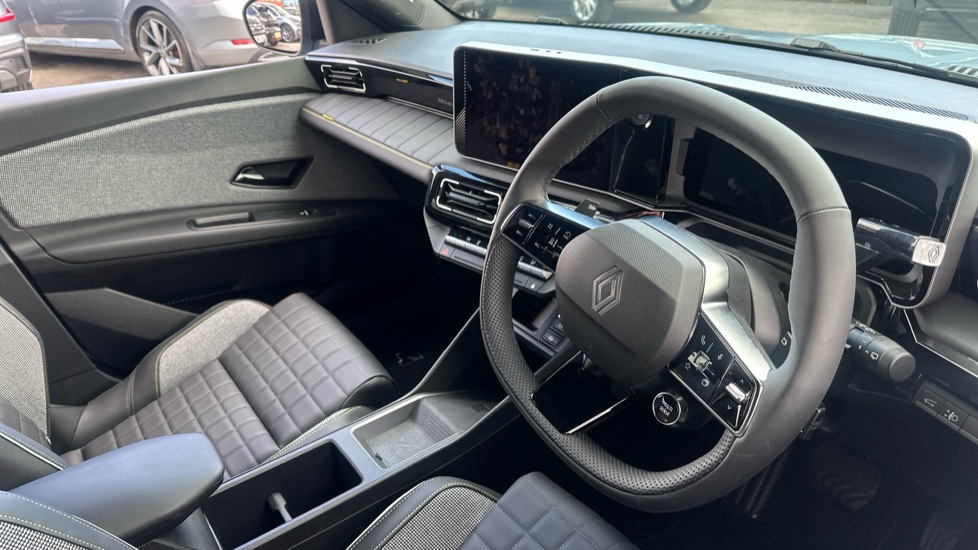 Renault 4 110kW Iconic+ 52kWh Comfort range 5dr Auto Electric Estate - Image 11