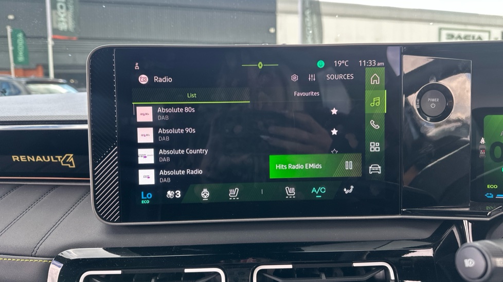 Renault 4 110kW Iconic+ 52kWh Comfort range 5dr Auto Electric Estate - Image 30