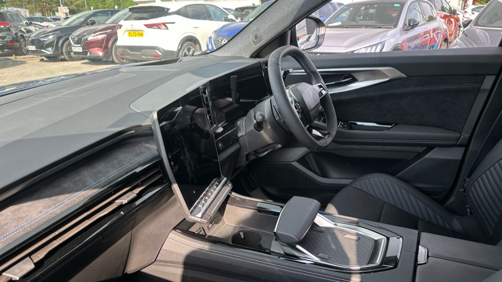 Renault Austral E-Tech Full Hybrid Techno Esprit Alpine 5dr Auto Hybrid Estate - Image 9