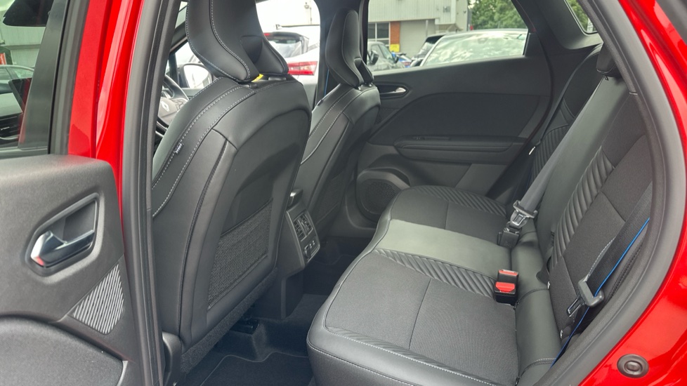 Renault Symbioz 1.8 E-Tech FHEV 160 Techno Esprit Alpine 5dr Auto Hybrid Estate - Image 16