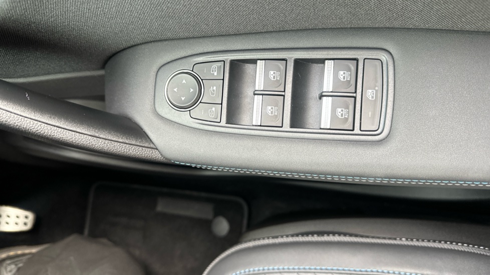 Renault Symbioz 1.8 E-Tech FHEV 160 Techno Esprit Alpine 5dr Auto Hybrid Estate - Image 33