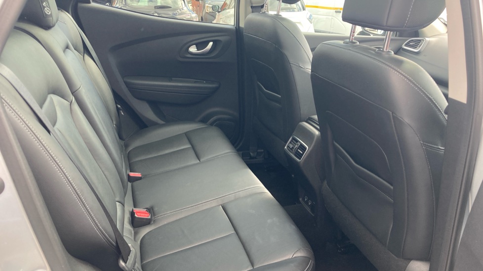 Renault Kadjar 1.3 TCE GT Line 5dr EDC Petrol Hatchback - Image 16
