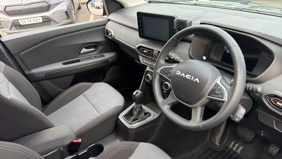 Dacia Jogger 1.6 HEV Extreme 5dr Auto Hybrid Estate - Image 11