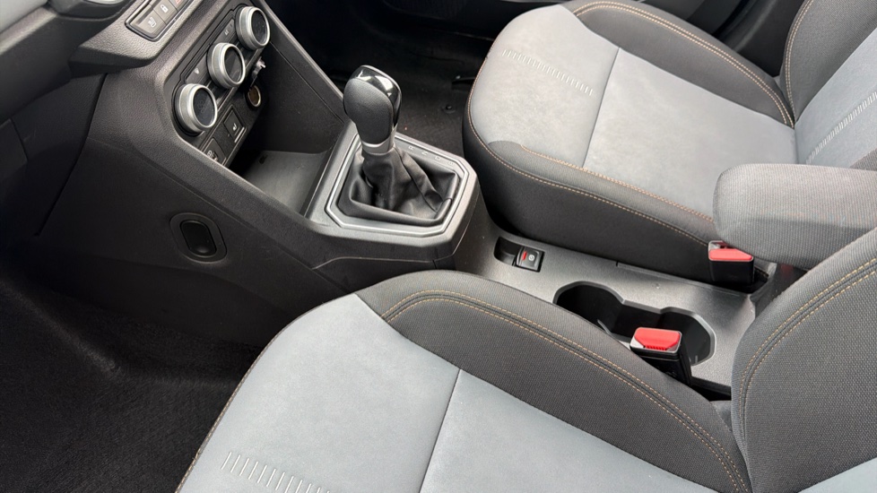 Dacia Jogger 1.6 HEV Extreme 5dr Auto Hybrid Estate - Image 13