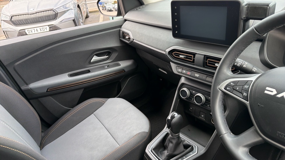 Dacia Jogger 1.6 HEV Extreme 5dr Auto Hybrid Estate - Image 14