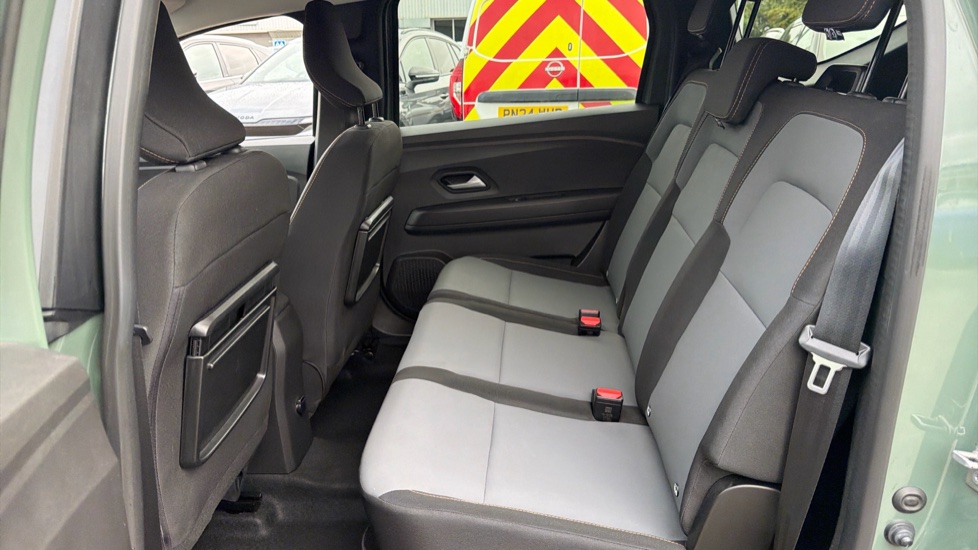 Dacia Jogger 1.6 HEV Extreme 5dr Auto Hybrid Estate - Image 16