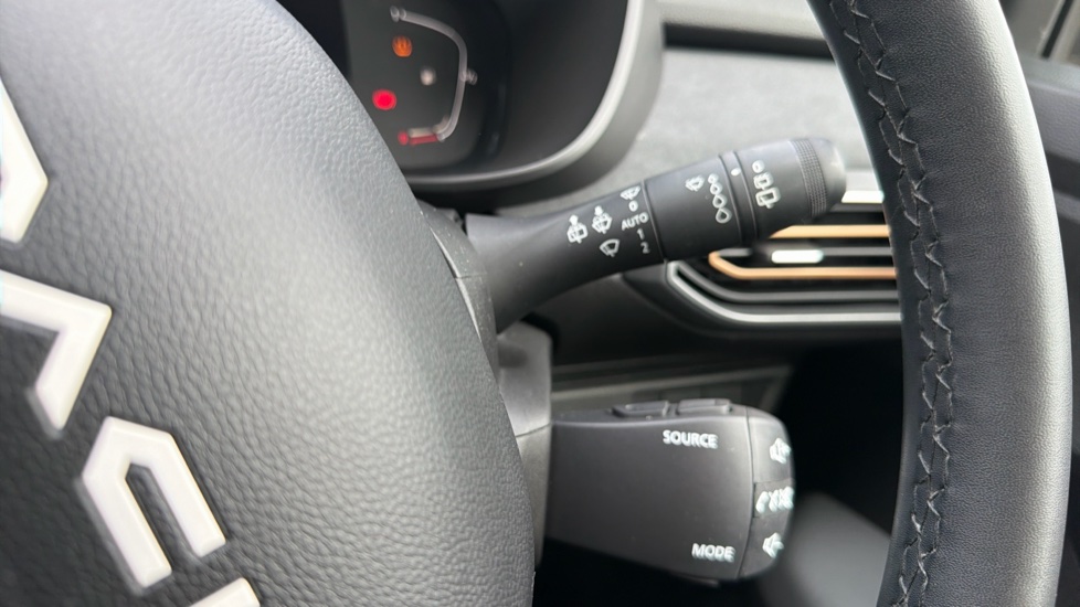 Dacia Jogger 1.6 HEV Extreme 5dr Auto Hybrid Estate - Image 23