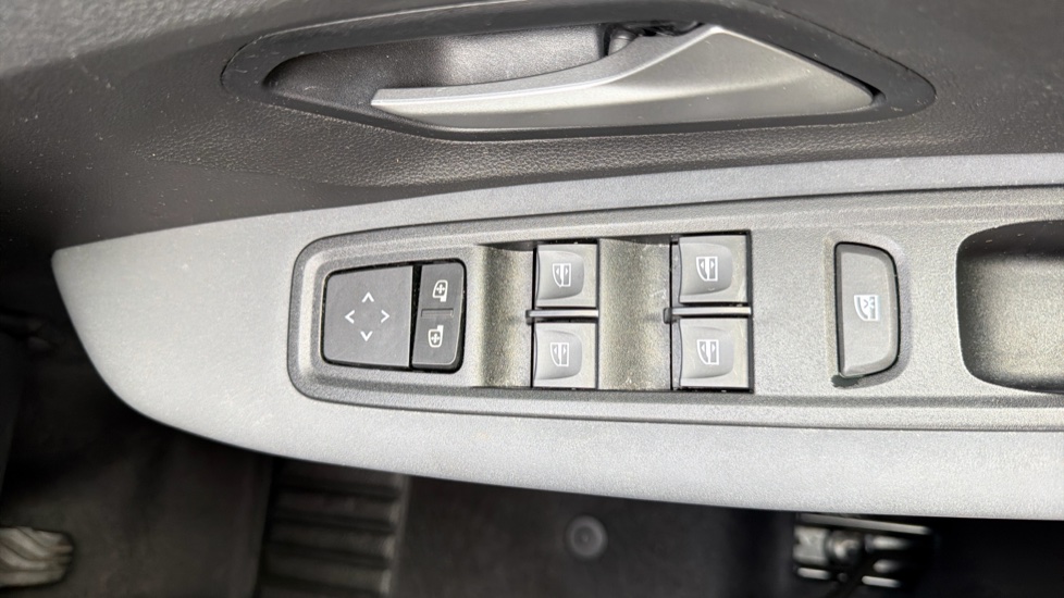 Dacia Jogger 1.6 HEV Extreme 5dr Auto Hybrid Estate - Image 25