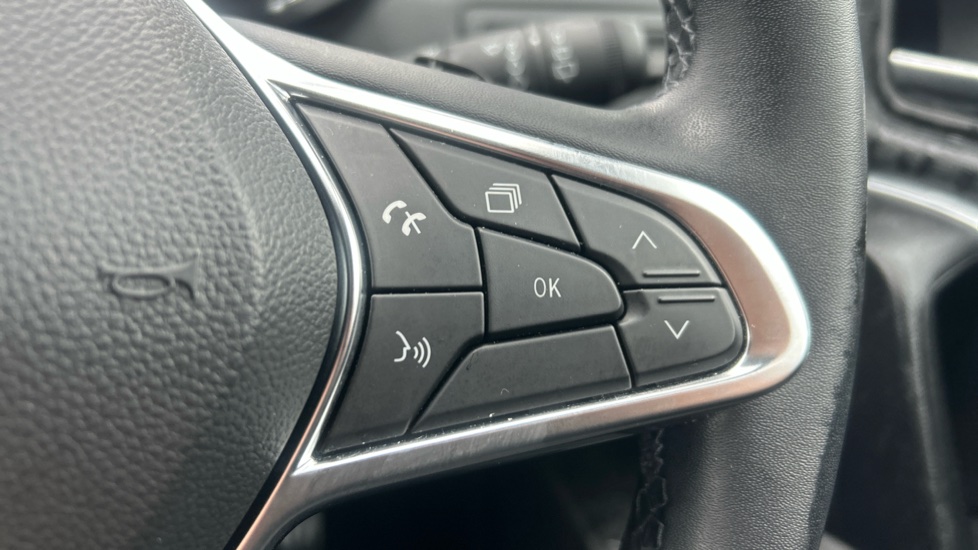 Renault Captur 1.3 TCE 140 SE Edition 5dr EDC Petrol Hatchback - Image 21