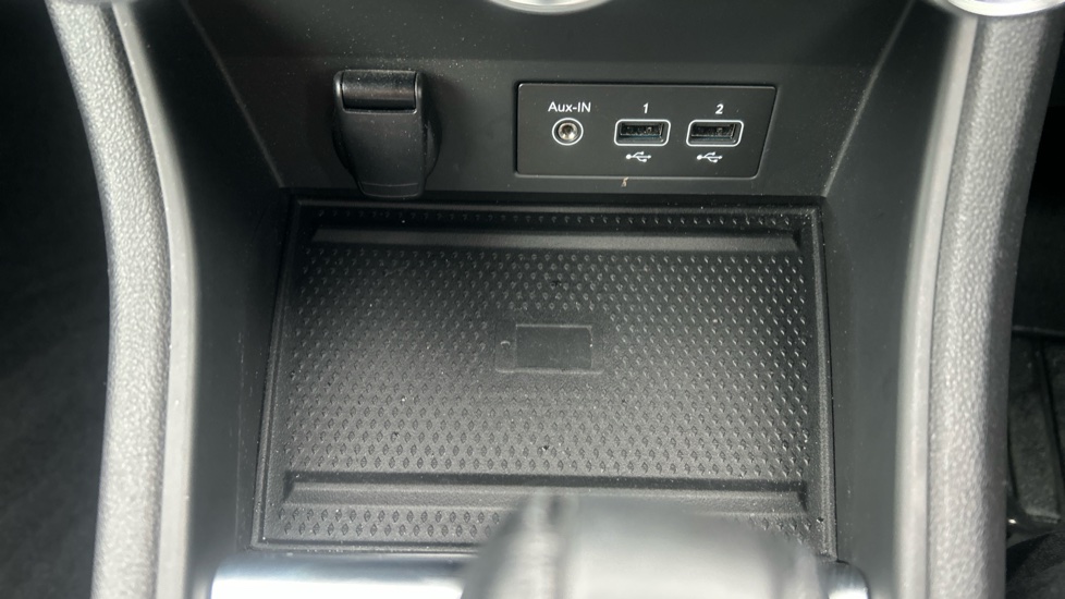 Renault Captur 1.3 TCE 140 SE Edition 5dr EDC Petrol Hatchback - Image 29