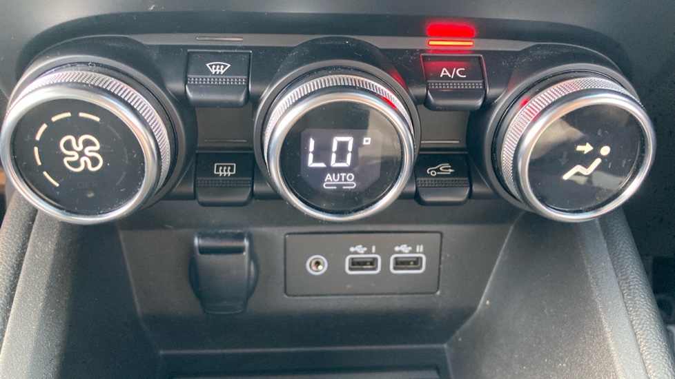 Renault Clio 1.0 TCe 90 Evolution 5dr Petrol Hatchback - Image 30