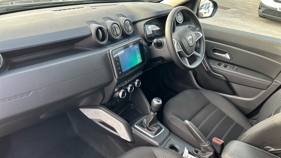 Dacia Duster 1.3 TCe 130 Prestige 5dr Petrol Estate - Image 9