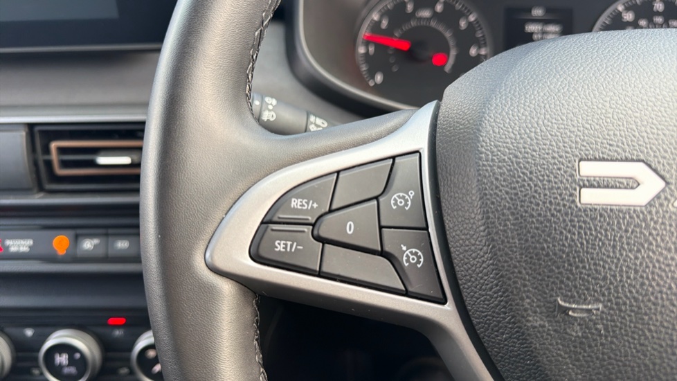 Dacia Jogger 1.0 TCe Extreme 5dr Petrol Estate - Image 21