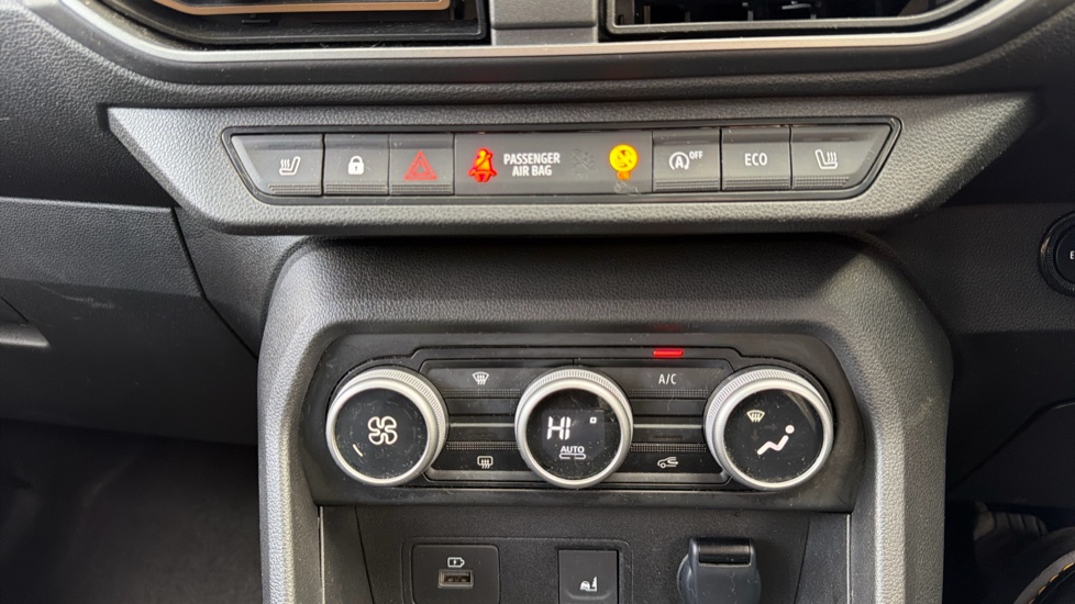 Dacia Jogger 1.0 TCe Extreme 5dr Petrol Estate - Image 25