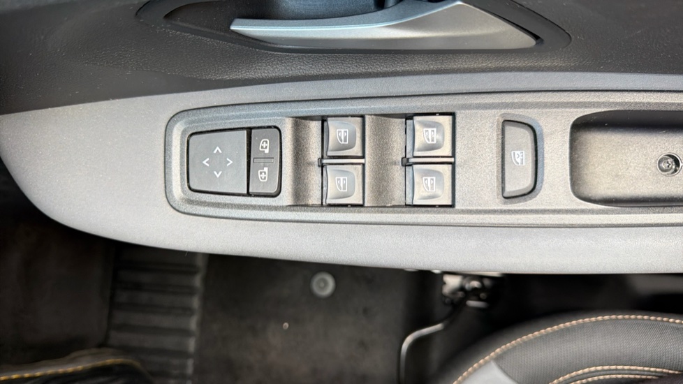 Dacia Jogger 1.0 TCe Extreme 5dr Petrol Estate - Image 27
