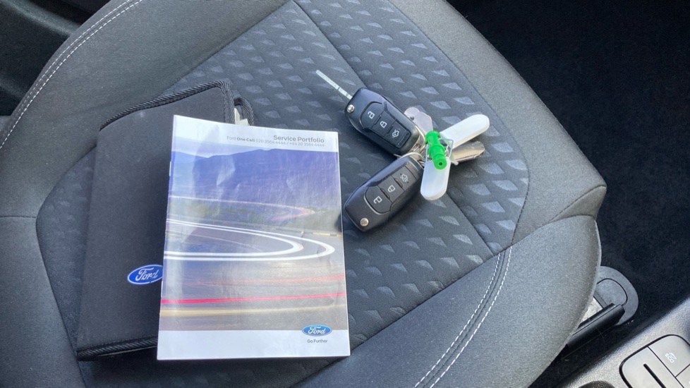 Ford Fiesta 1.1 Zetec 5dr Petrol Hatchback - Image 19