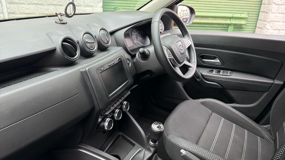 Dacia Duster 1.0 TCe 100 Prestige 5dr Bi Fuel Estate - Image 9