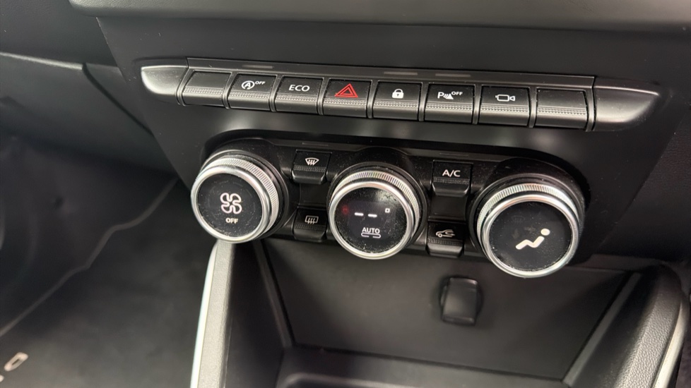 Dacia Duster 1.0 TCe 100 Prestige 5dr Bi Fuel Estate - Image 27