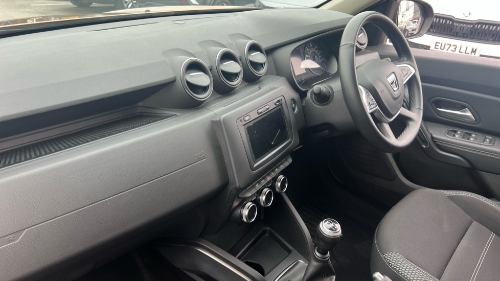 Dacia Duster 1.6 SCe Prestige 5dr Petrol Estate - Image 9