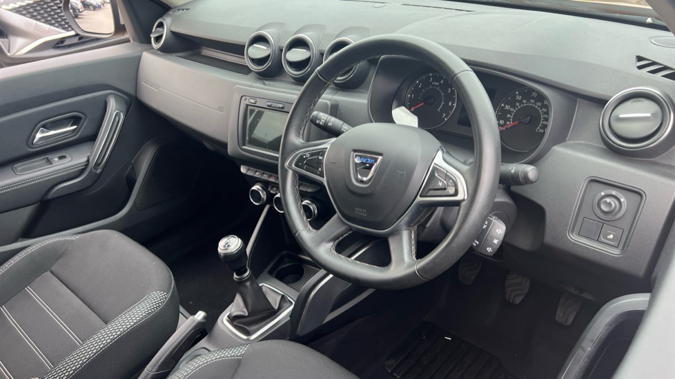 Dacia Duster 1.6 SCe Prestige 5dr Petrol Estate - Image 11