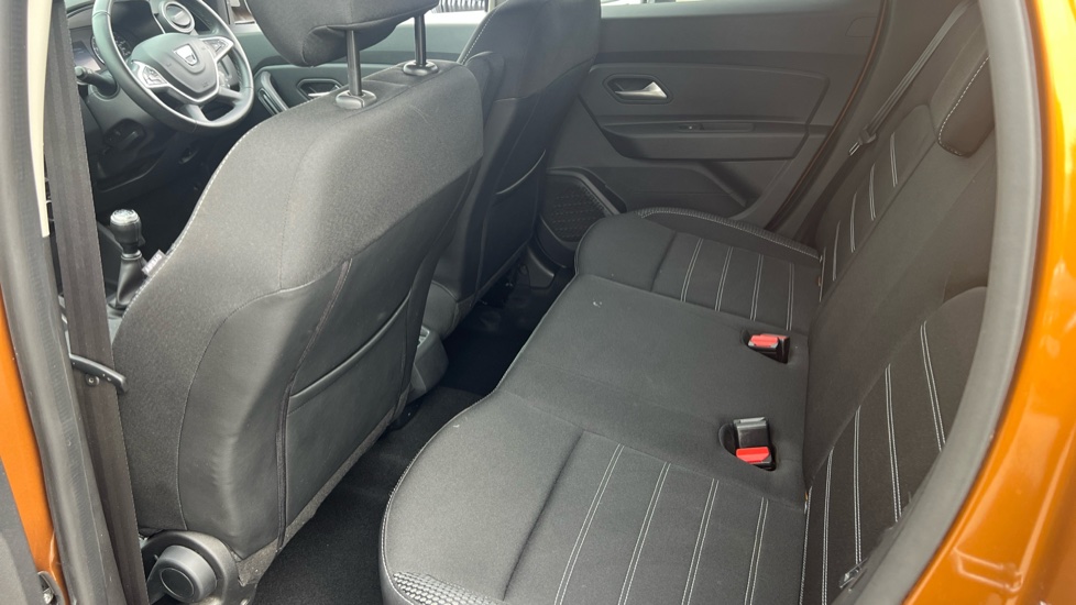 Dacia Duster 1.6 SCe Prestige 5dr Petrol Estate - Image 16