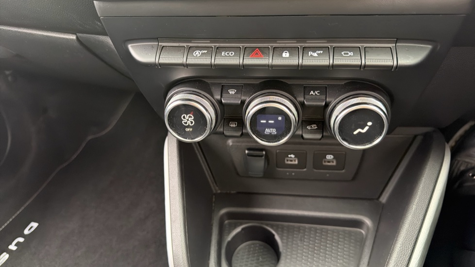 Dacia Duster 1.0 TCe 90 Extreme SE 5dr Petrol Estate - Image 27