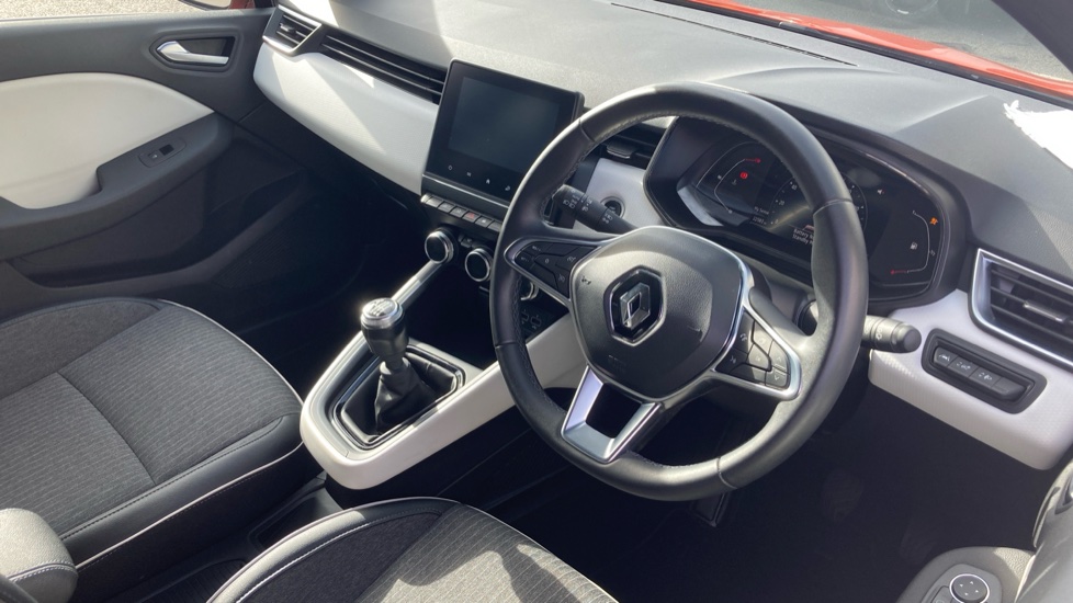 Renault Clio 1.0 TCe 90 Techno 5dr Petrol Hatchback - Image 11