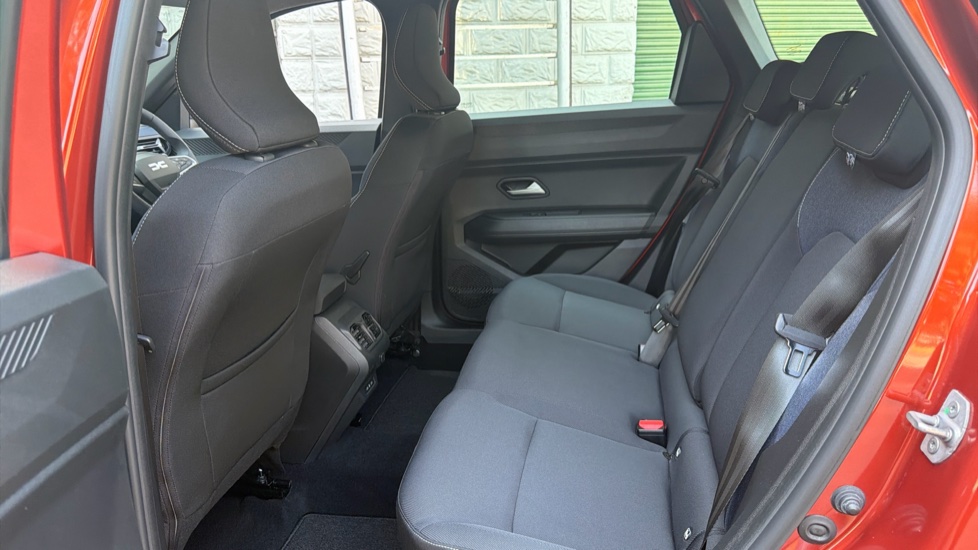 Dacia Bigster 1.8 Hybrid 155 Expression 5dr Auto Hybrid Estate - Image 16