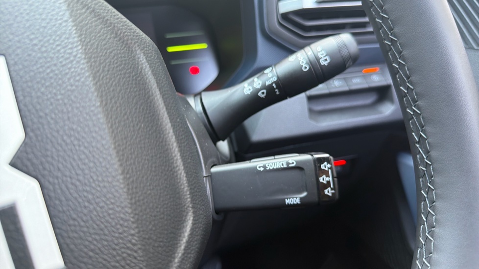 Dacia Bigster 1.8 Hybrid 155 Expression 5dr Auto Hybrid Estate - Image 23