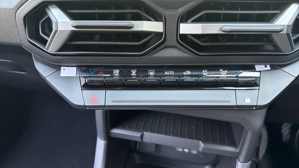 Dacia Bigster 1.8 Hybrid 155 Expression 5dr Auto Hybrid Estate - Image 32