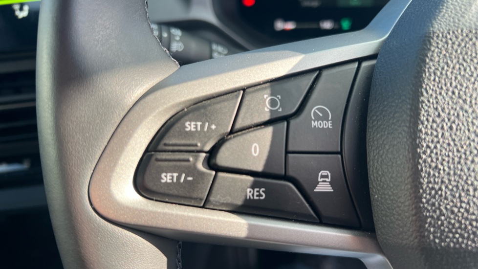 Dacia Bigster 1.8 Hybrid 155 Journey 5dr Auto Hybrid Estate - Image 37