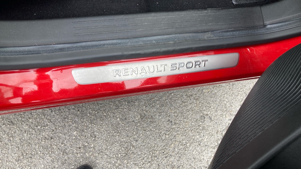 Renault Captur 1.6 E-TECH Hybrid 145 R.S. Line 5dr Auto Hybrid Hatchback - Image 23
