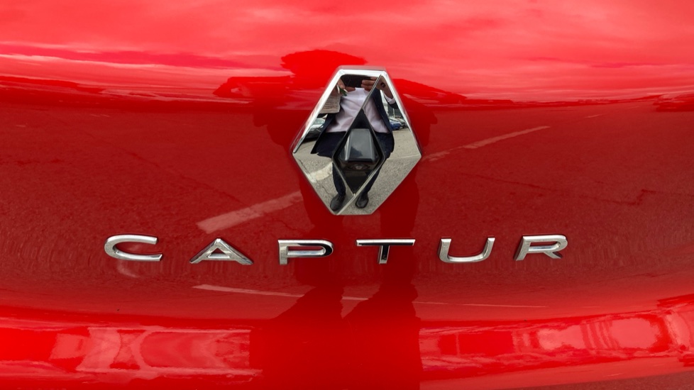 Renault Captur 1.6 E-TECH Hybrid 145 R.S. Line 5dr Auto Hybrid Hatchback - Image 24