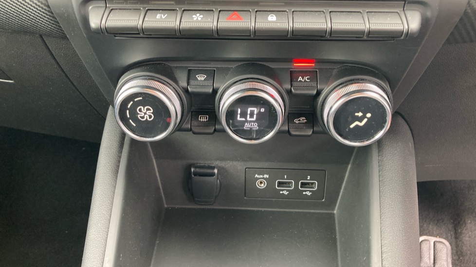 Renault Captur 1.6 E-TECH Hybrid 145 R.S. Line 5dr Auto Hybrid Hatchback - Image 37