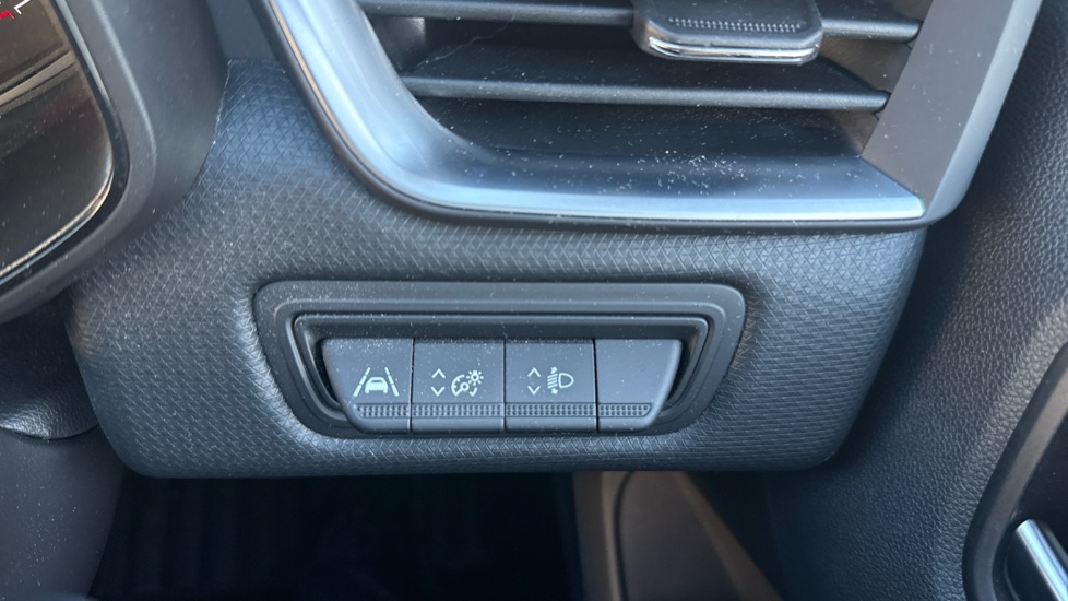 Renault Clio 1.0 TCe 90 Evolution 5dr Petrol Hatchback - Image 32