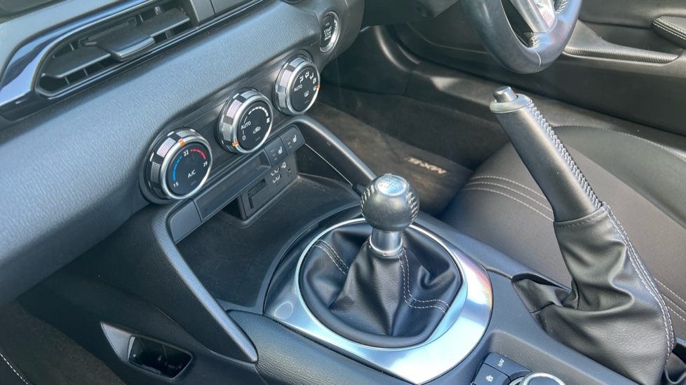 Mazda MX-5 1.5 [132] SE-L 2dr Petrol Convertible - Image 13