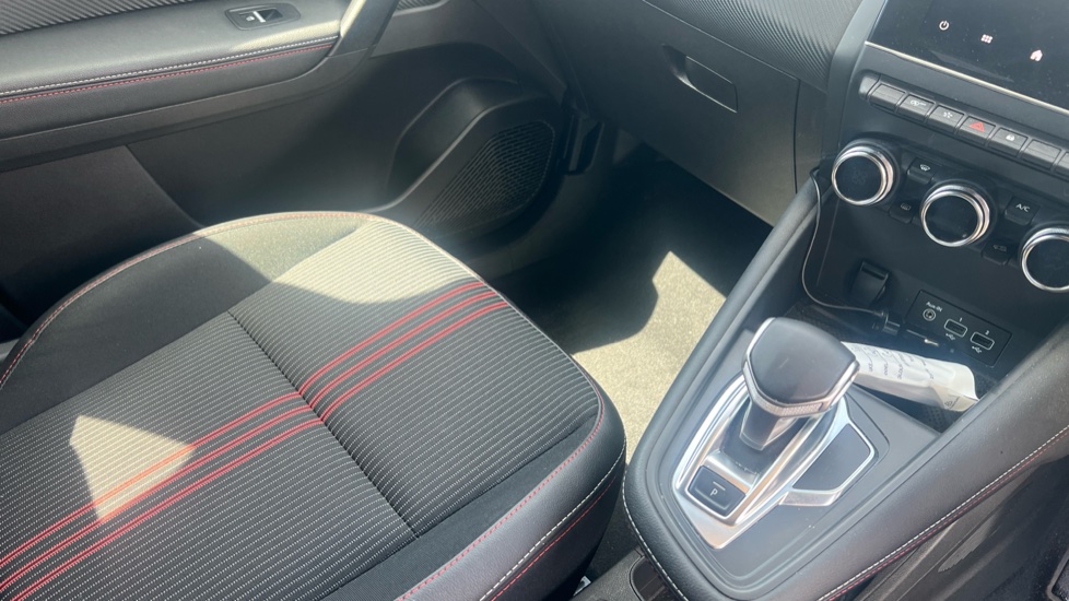 Renault Captur 1.3 TCE 140 R.S. Line 5dr EDC Petrol Hatchback - Image 14