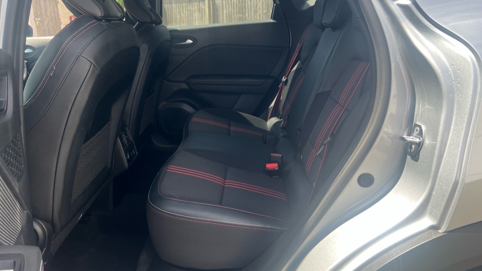 Renault Captur 1.3 TCE 140 R.S. Line 5dr EDC Petrol Hatchback - Image 16