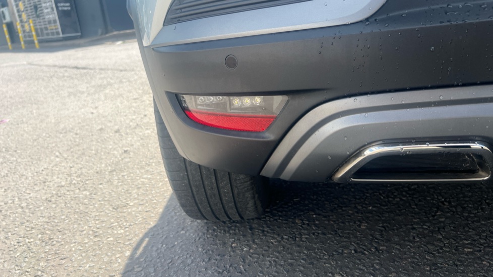 Renault Captur 1.3 TCE 140 R.S. Line 5dr EDC Petrol Hatchback - Image 21