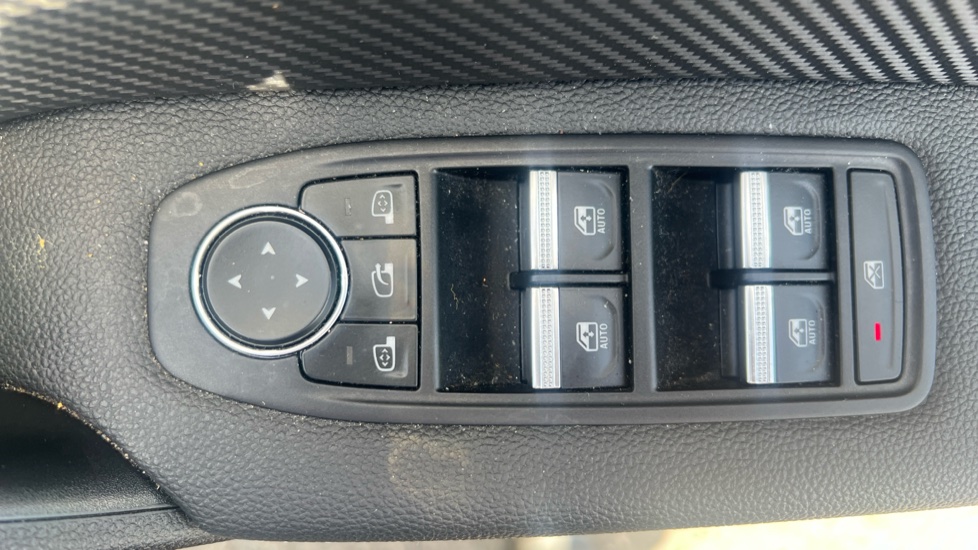 Renault Captur 1.3 TCE 140 R.S. Line 5dr EDC Petrol Hatchback - Image 28