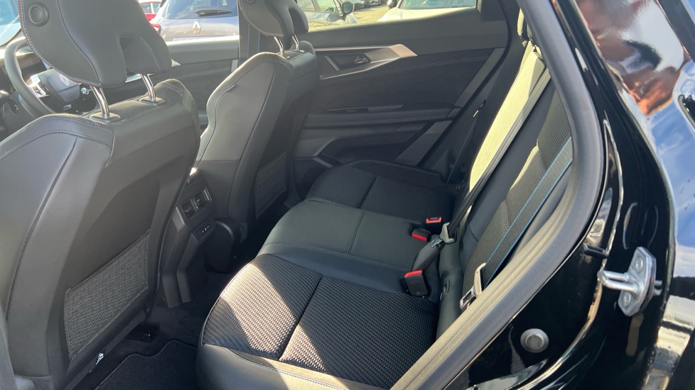 Renault Austral E-Tech Full Hybrid Techno Esprit Alpine 5dr Auto Hybrid Estate - Image 16