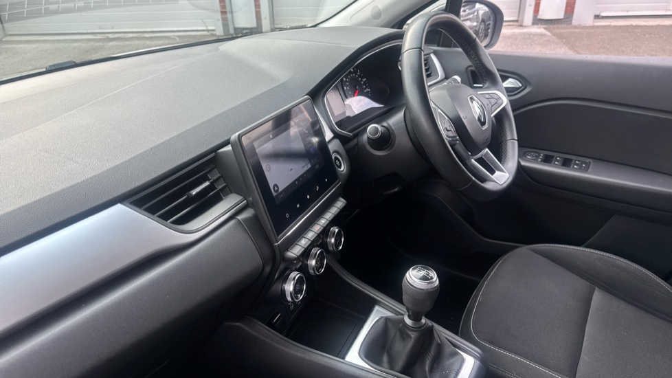Renault Captur 1.3 TCE 130 Iconic 5dr Petrol Hatchback - Image 9