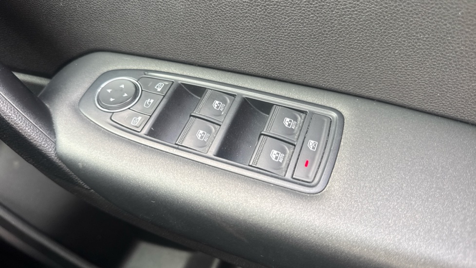 Renault Captur 1.3 TCE 130 Iconic 5dr Petrol Hatchback - Image 26