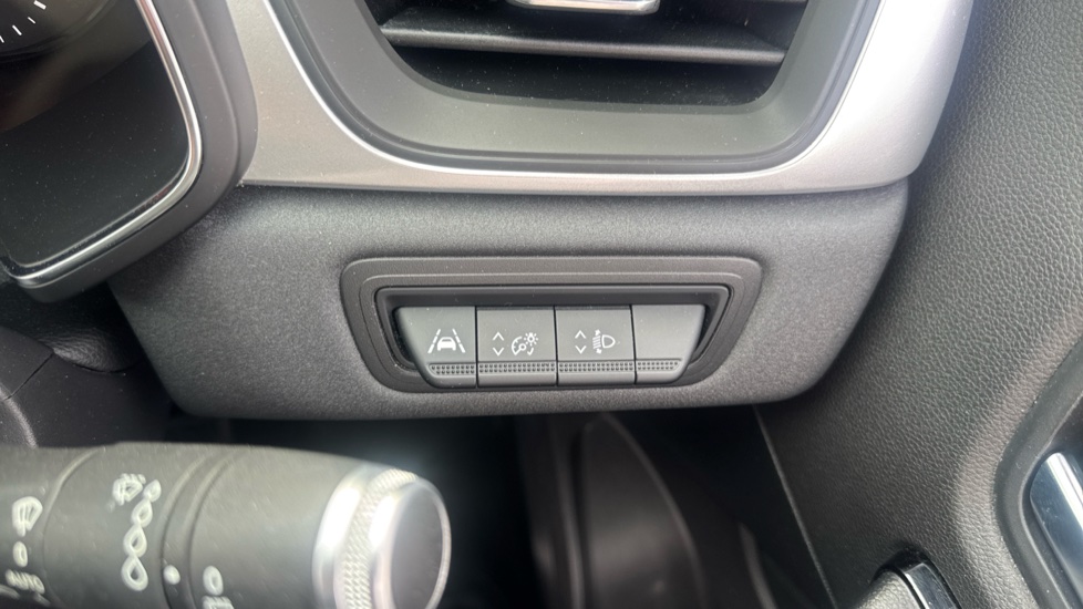 Renault Captur 1.3 TCE 130 Iconic 5dr Petrol Hatchback - Image 27