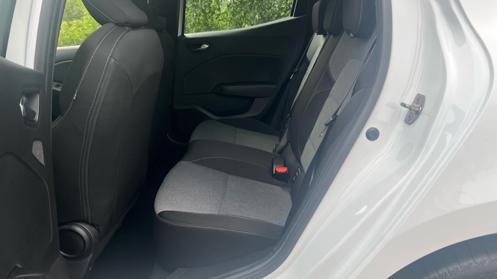 Renault Clio 1.6 E-TECH full hybrid 145 Evolution 5dr Auto Hybrid Hatchback - Image 16