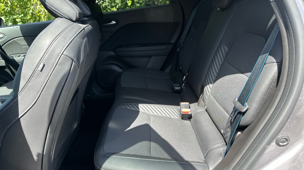 Renault Symbioz 1.6 E-Tech FHEV 145 Techno Esprit Alpine 5dr Auto Hybrid Estate - Image 16