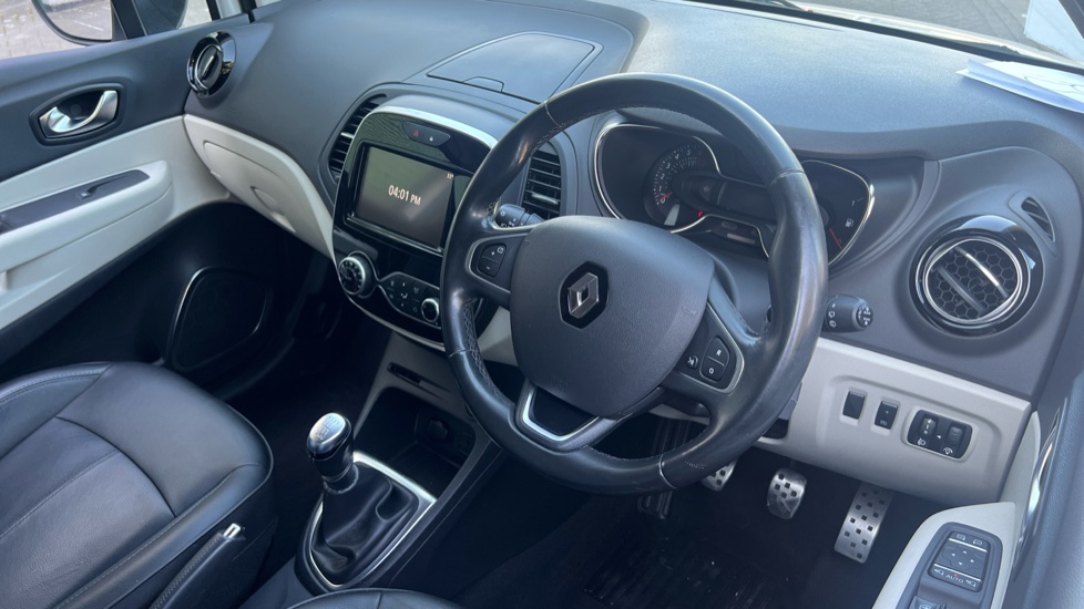 Renault Captur 1.3 TCE 130 GT Line 5dr Petrol Hatchback - Image 11