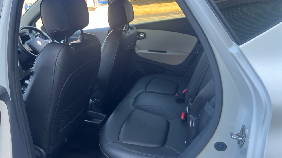 Renault Captur 1.3 TCE 130 GT Line 5dr Petrol Hatchback - Image 16